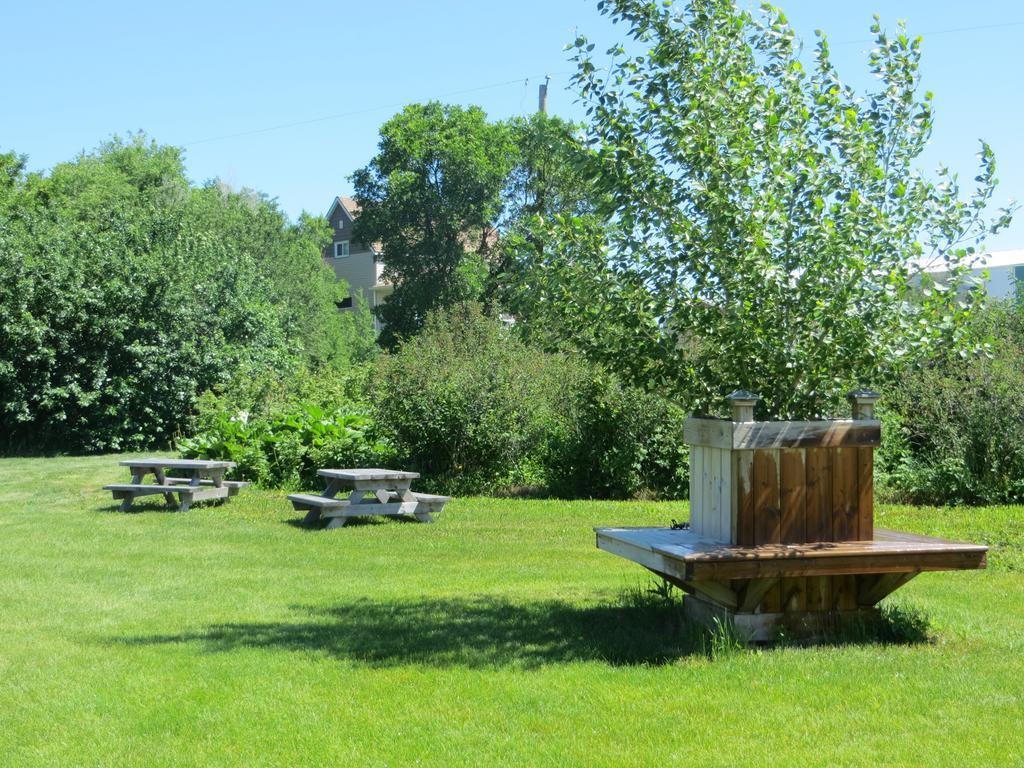 Orchard View Bed And Breakfast Moose Jaw Exterior foto